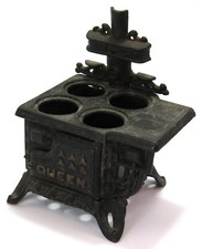Queen Antique/Vintage Cast Iron Stove Mini Dollhouse/Salesman, About 5" Wide