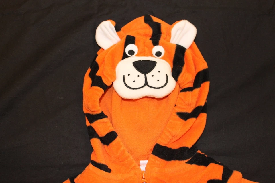 Nuevo con etiquetas Disfraz de Halloween Carter's Boy Tiger 3-6 meses y 12 meses 2 piezas felpa cremallera con capucha Foto 2 de 4