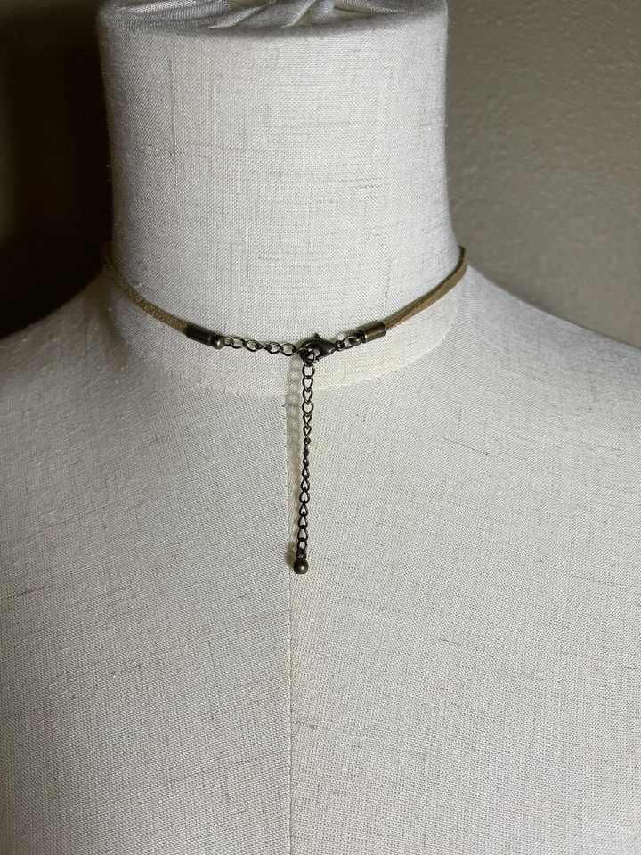 Collar medallón de latón estilo vintage boho cadena de cuero ajustable estilo años 70 Foto 4 de 4