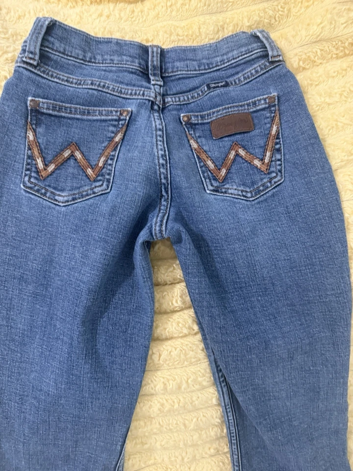 Jeans Wrangler para niñas azul corte bota costura cintura ajustable talla 10 Foto 3 de 4