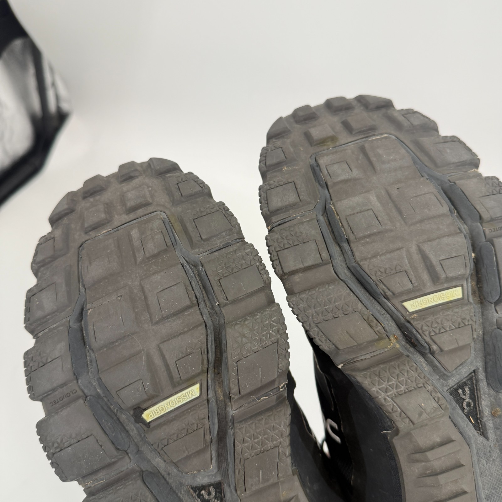 On Cloud Cloudventure Waterproof Black Running Tr… - image 13