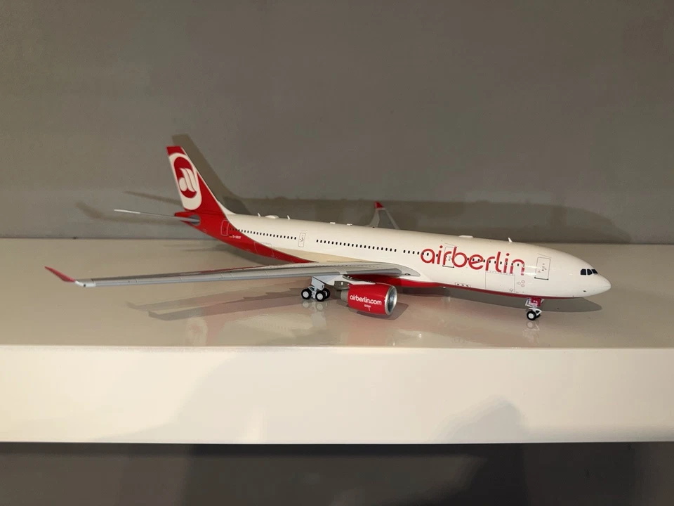 Inflight200 Air Berlin Airbus A330-200 D-ABXF IF332AB001 (gear Damage)