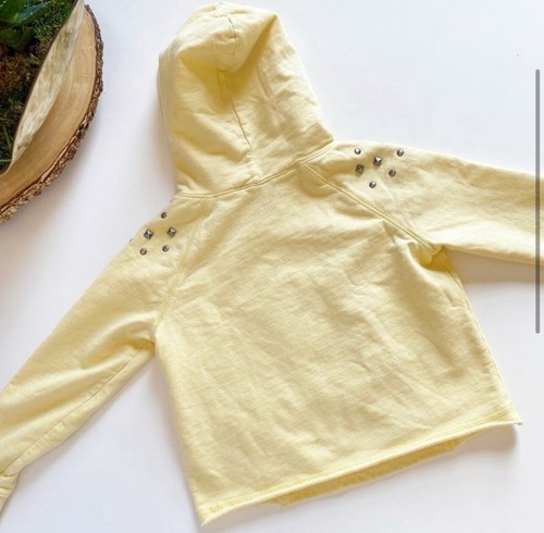 Benetton Take My Heart Studded Yellow Hoodie • 7/8 - Picture 4 of 6