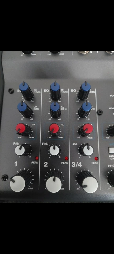 Alesis MultiMix 4 USB FX Mixing Console - Black - Image 4 of 4