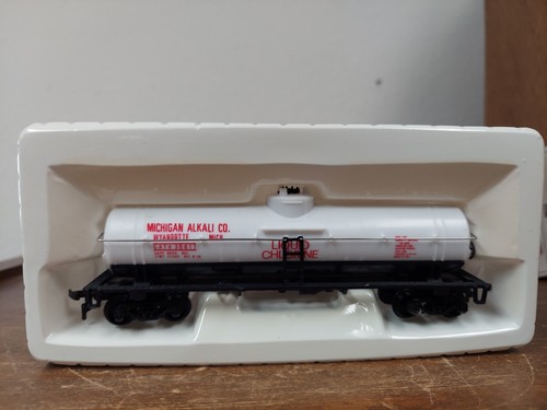 Model Power HO Michigan Alkali Co Tank Car # 8033 New NIB - Picture 5 of 11