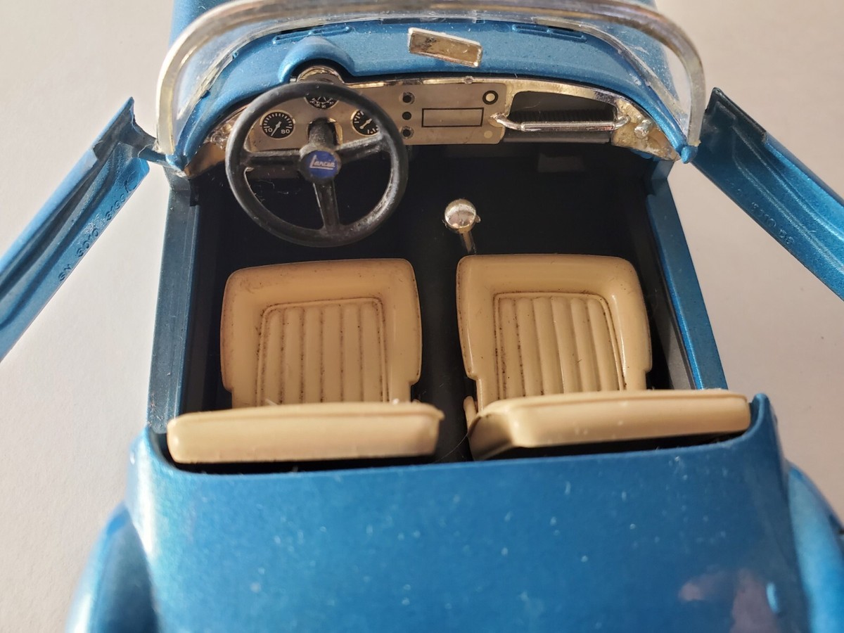 Bburago 1955 Lancia Aurelia B24 Spider Convertible 1:18