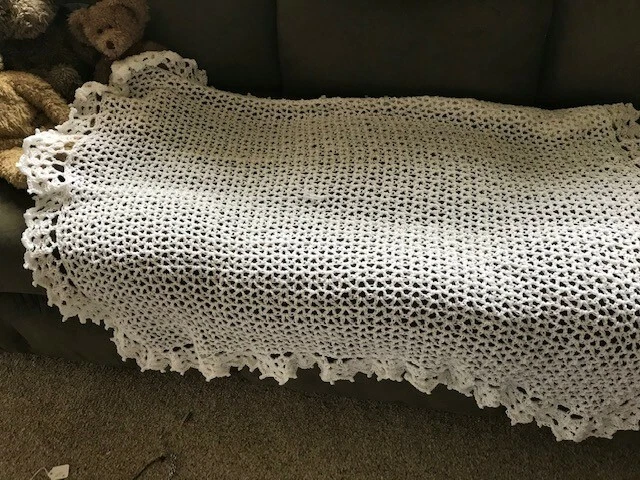 Manta de bautizo de ganchillo a mano, blanca, ligera, suave, recuerdo Foto 2 de 4