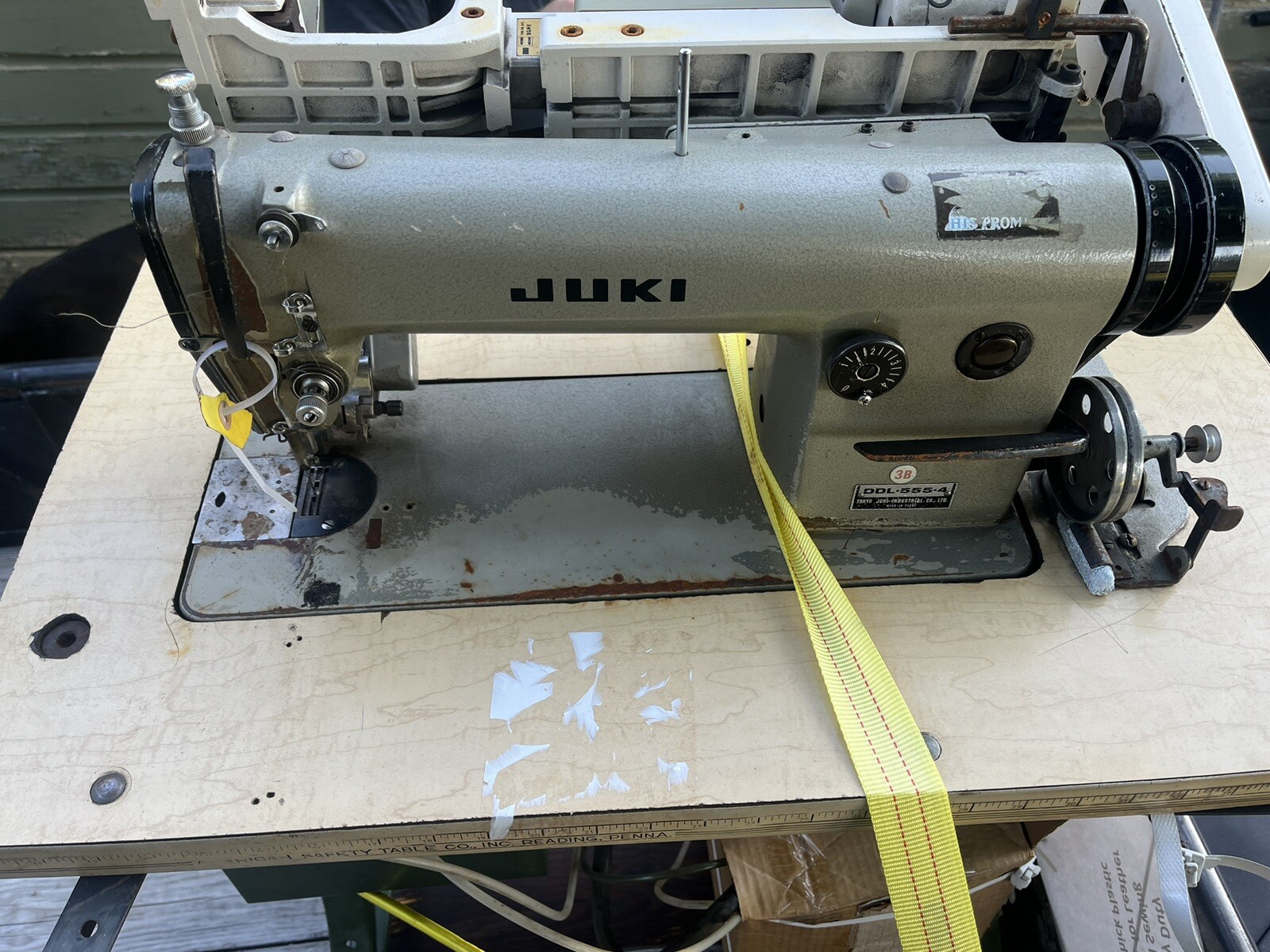 JUKI SEWING MACHINE MODEL DDL5554 SINGLE NEEDLE STRAIGHT LOCKSTITCH