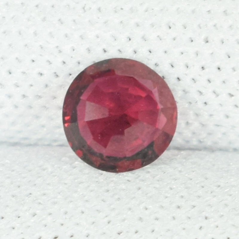 0.52 ct HI END LUSTROUS BEST BLOOD RED NATURAL SPINEL 5mm ROUND See Vdo ST - Image 2 of 3