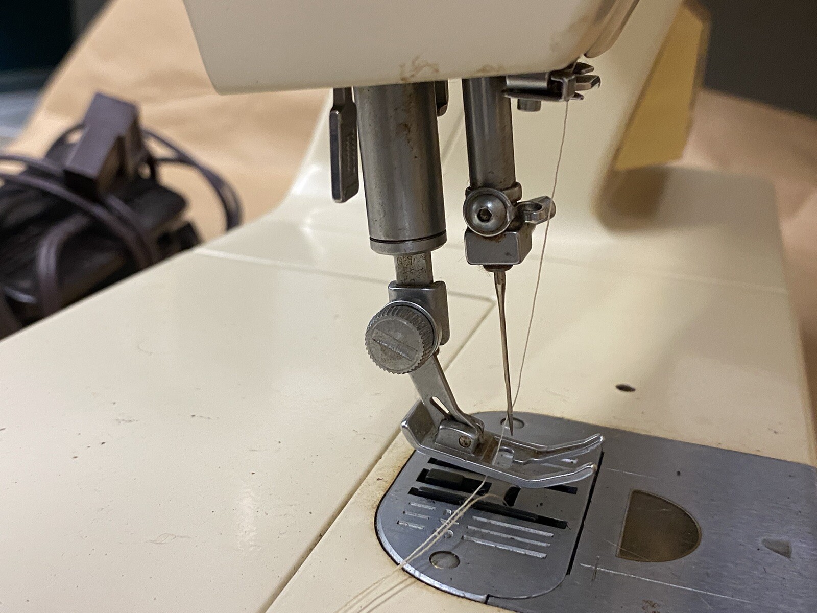 Singer Athena 2000 Electronic Embroidery Sewing Machine w/ Pedal eBay