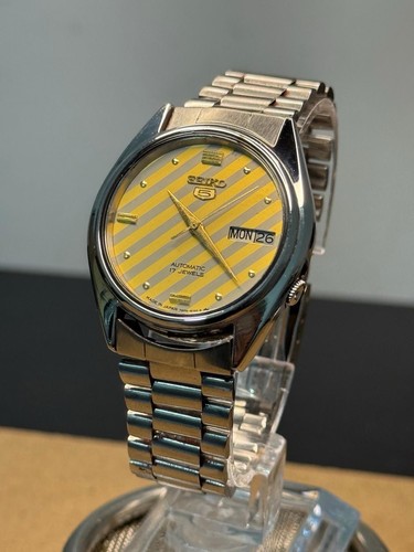 Seiko 5 Automatic Watch 17 Jewels Rare Dial Gents Japan Made Watches - Picture 3 of 5