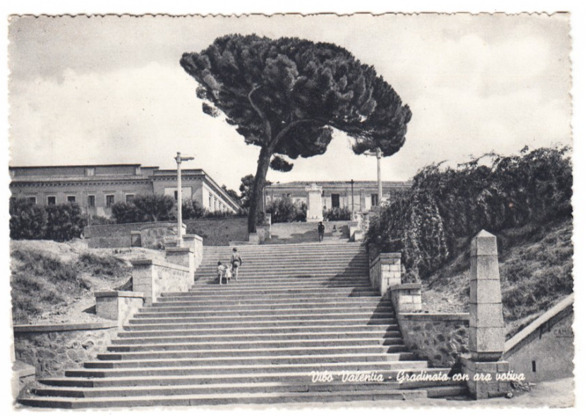 26-02686 - VIBO VALENTIA CATANZARO - GRADINATA ED ARA VOTIVA VIAGGIATA 1960