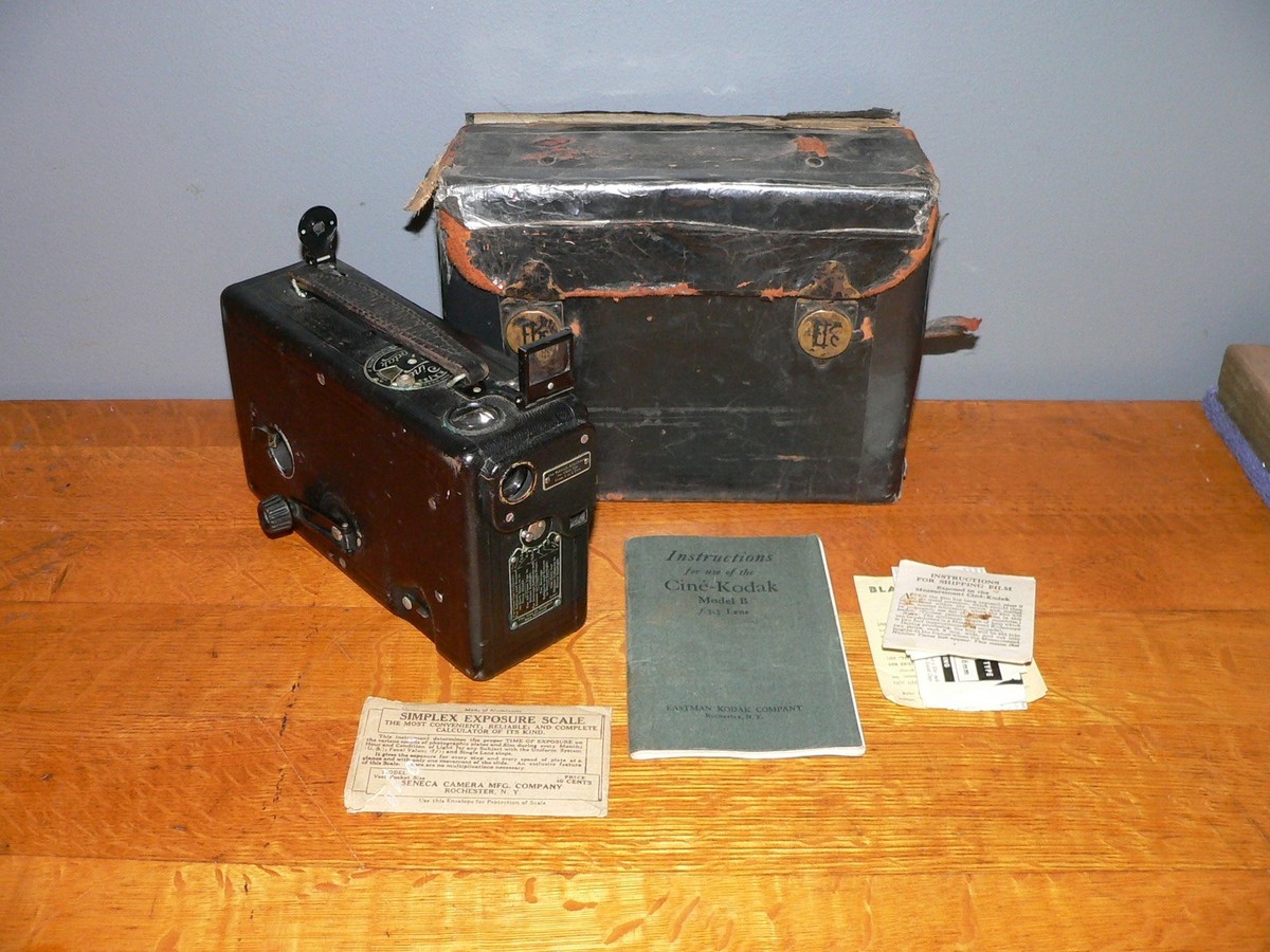 Vintage Cine Kodak Model B 16mm Movie Camera w/f:3.5 Lens, Case