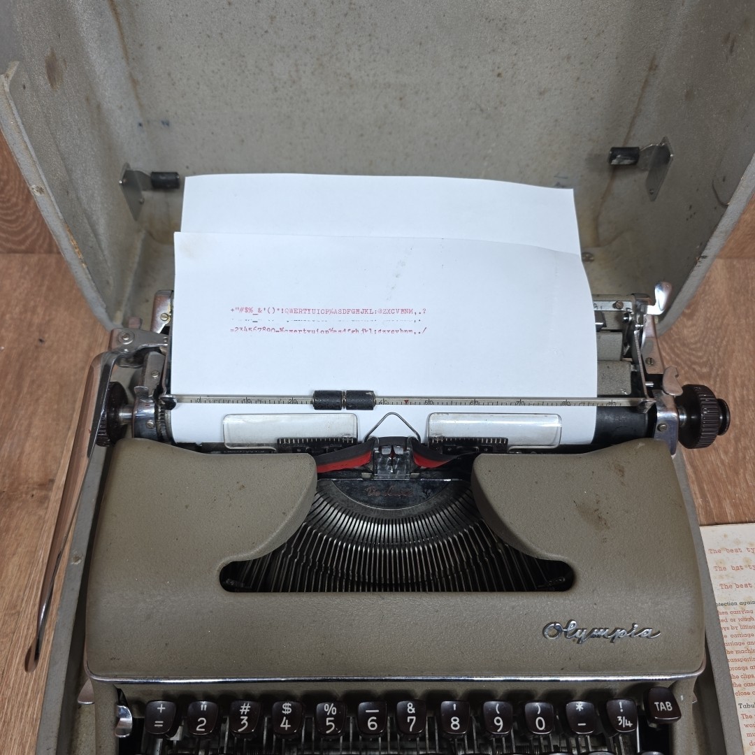 VTG Olympia SM3 De Luxe Portable Manual Typewriter W/Case READ | eBay