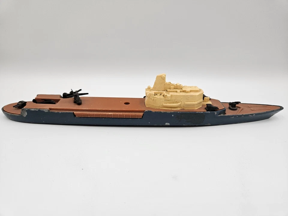 1976 Matchbox Sea Kings: K307 Helicopter Carrier Die-Cast Ship 8" - Image 3 of 4