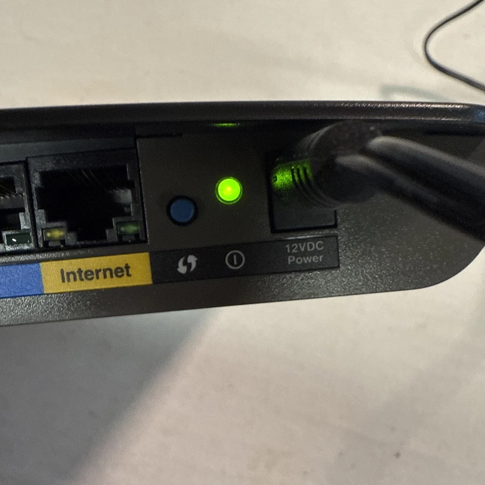 Linksys EA3500 450 Mbps 4-Port Gigabit Wireless N Router Used Works - Image 4 of 4