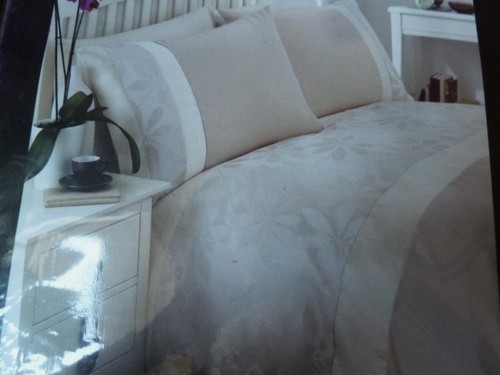 CASA PRIMA JACQUARD LEAF BEIGE KING SIZE DUVET SET - Picture 5 of 5