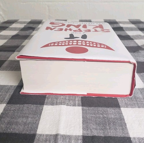 It by Stephen King Hardcover - Picture 4 of 6