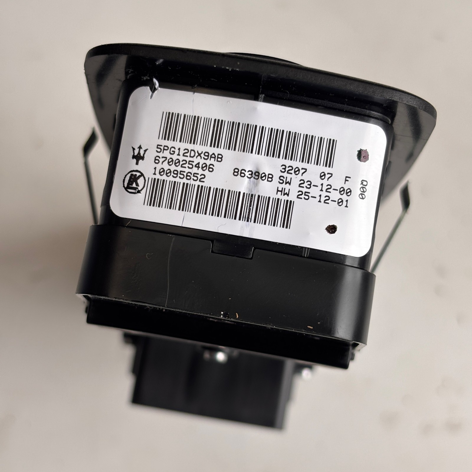 Maserati Ghibli 2014-2018 Front Left Window switch P/N 5PG12DX9AB