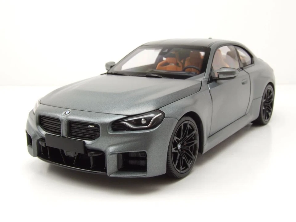 BMW M2 2022 matt grau Modellauto 1:18 Minichamps