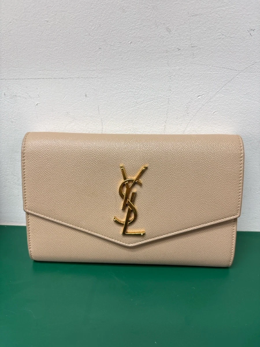 Saint Laurent — YVES SAINT LAURENT YSL CASSANDRE ENVELOPE CLUTCH (E16003530)