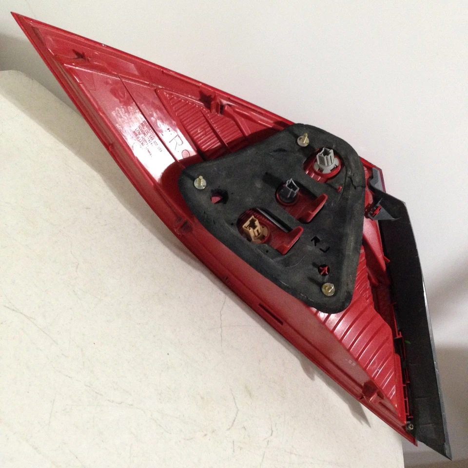 2003-2005 Honda Accord 2-DOOR COUPE Right PASSENGER Side Tail Light OEM Shiny - Image 3 of 4