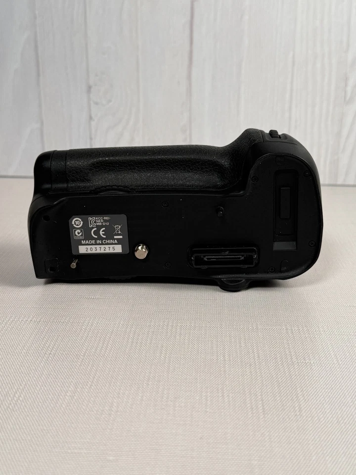 Empuñadura de batería Nikon MB-D12 para D800 D800E D810 D810A Foto 2 de 4