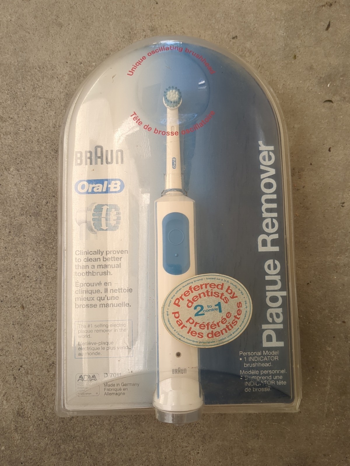 New Braun Oral-B Electric Plaque Remover Toothbrush D7011 