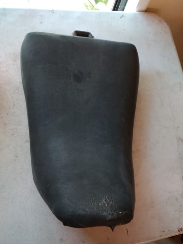 Yamaha FZR 600 '89 Seat Cushion 3HE-24710-00 - Picture 2 of 11