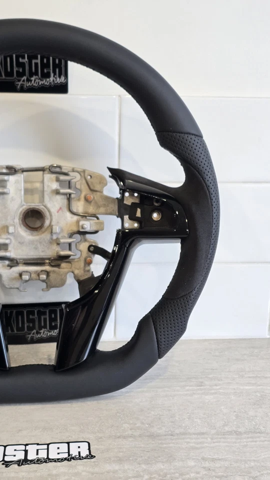 VE HSV Alcantara Steering Wheel B* Holden SS Maloo, Senator, Clubsport, GTS GXP - image 2 of 4