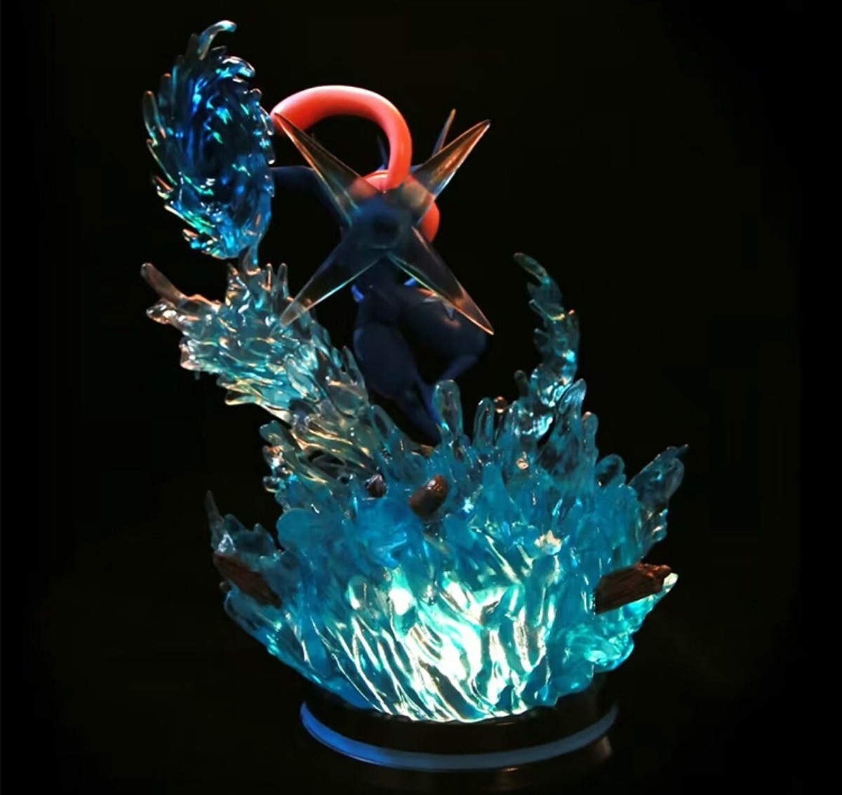 Figura Pokémon Greninja 32cm Luminosa - Estatua PVC Coleccionable