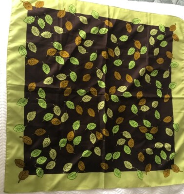  Women's Fall 25''Square Scarf Green with Autumn Fall Leaves Made in Italy 25  
