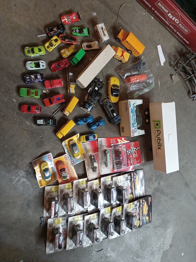 LOT OF DIECAST CARS