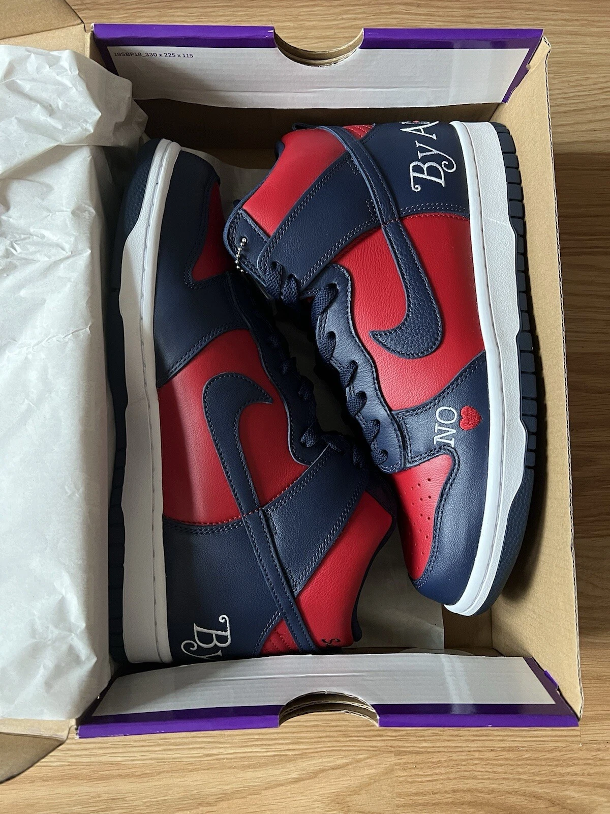 Supreme Nike SB Dunk High By Any Means bleu marine rouge UK 8   EU 42,5   US 9