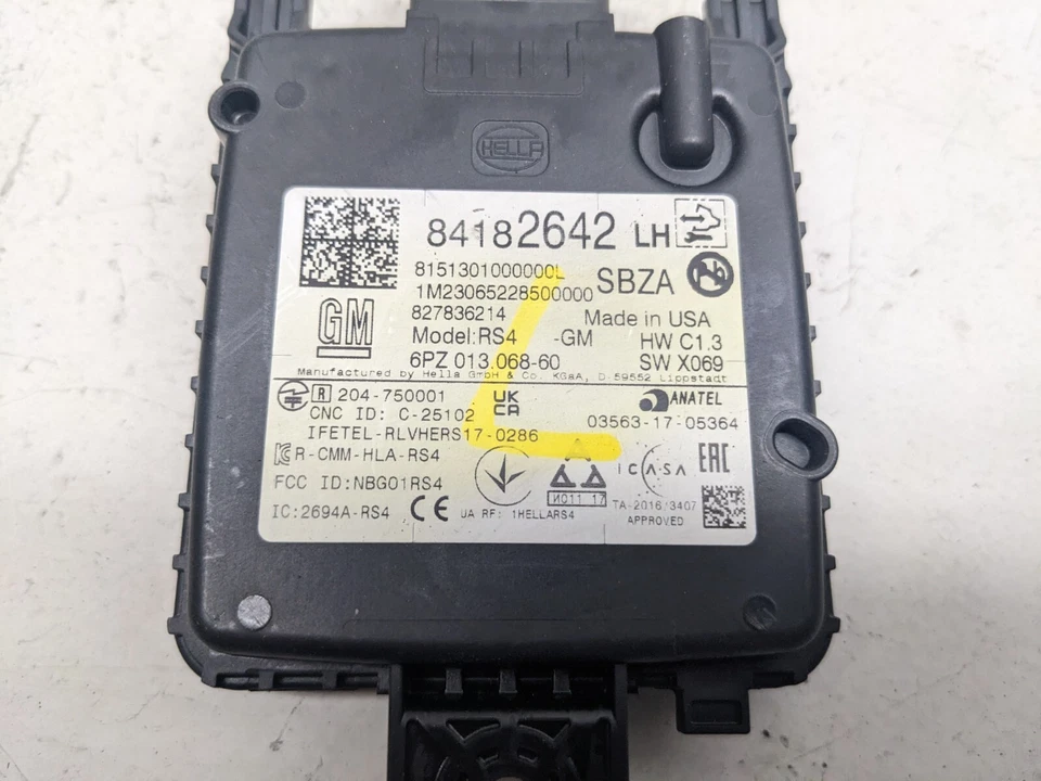 Módulo de radar sensor de punto ciego Chevrolet Suburban 2019 - 2022 84182642 Foto 4 de 4