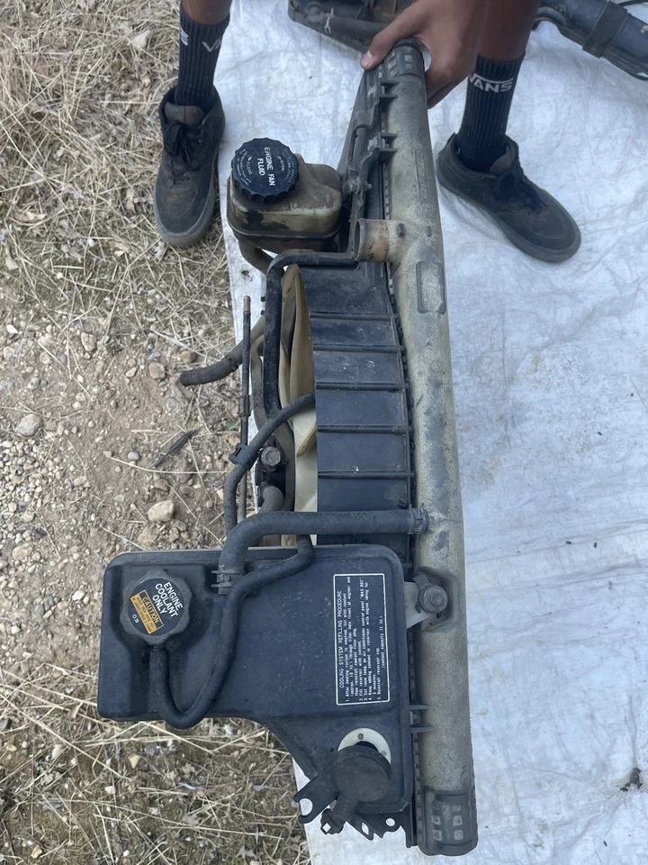 1992 雷克萨斯 SC400 散热器 — 第 3/3 张图片