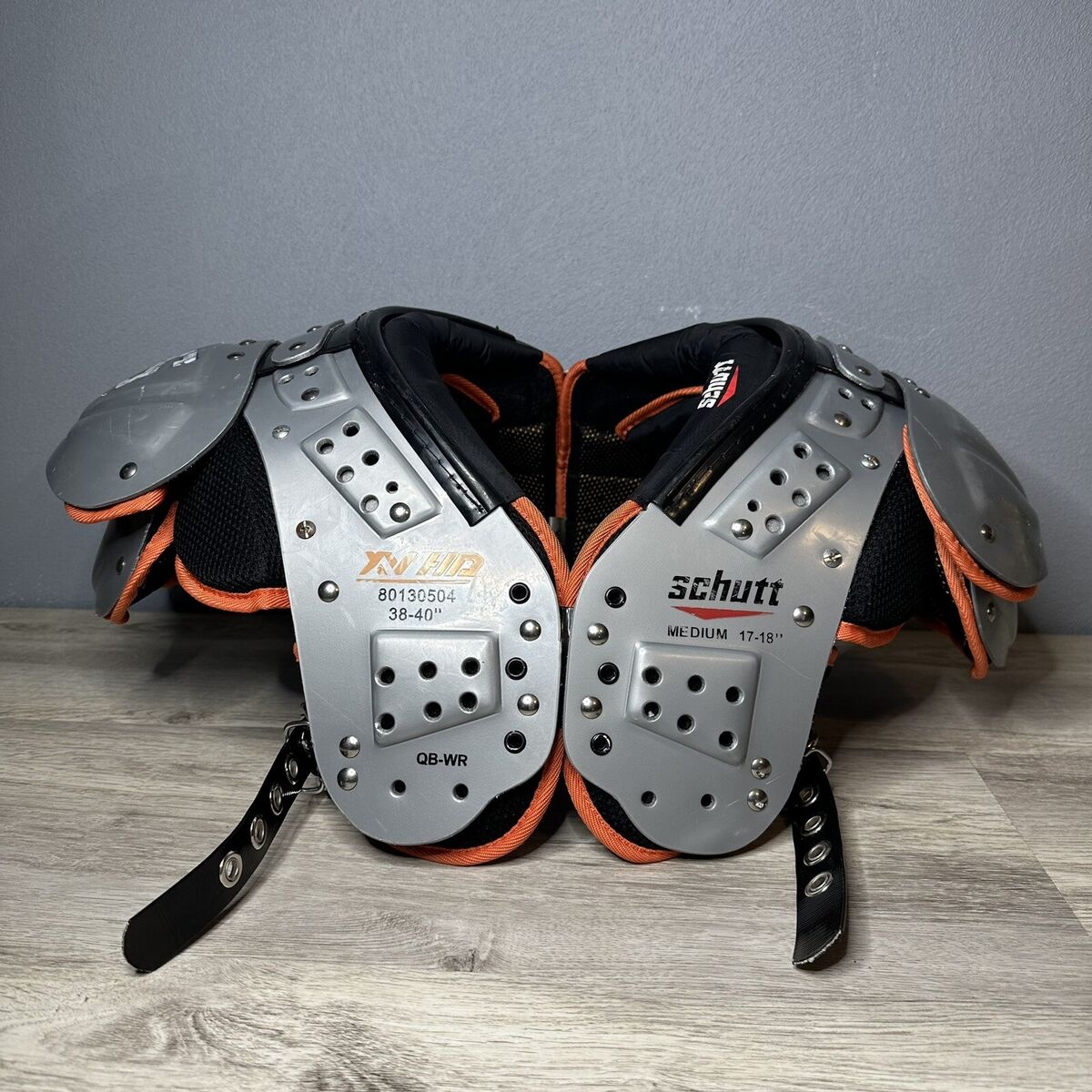 Schutt XV HD VARSITY QB/WR Shoulder Pads Sz Adult Medium 17 Schutt XV HD VARSITY QB/WR Shoulder Pads Sz Adult Medium 17
