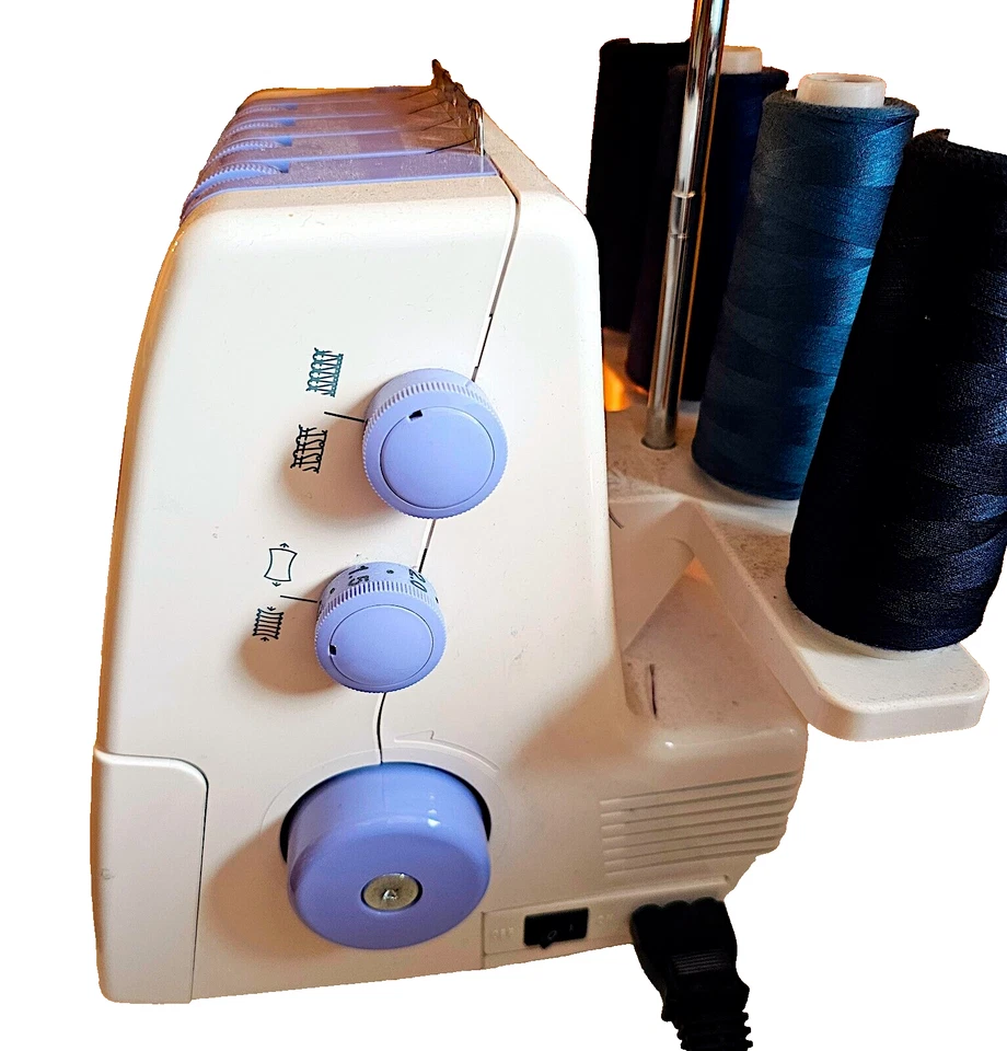 Overlock W6 WERTARBEIT 454D 3/4 Fäden Differenzialtransport - Bild 2 von 4