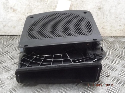 BMW 1er Rechts Fahrerseite Abseits Untersitz Lautsprecher F20/F21 2011-2015r