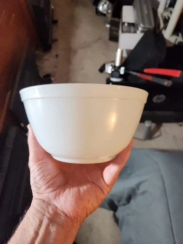 Vintage PYREX #402 White Milk Glass 1 1/2 QT Nesting Mixing Bowl Ovenware READ