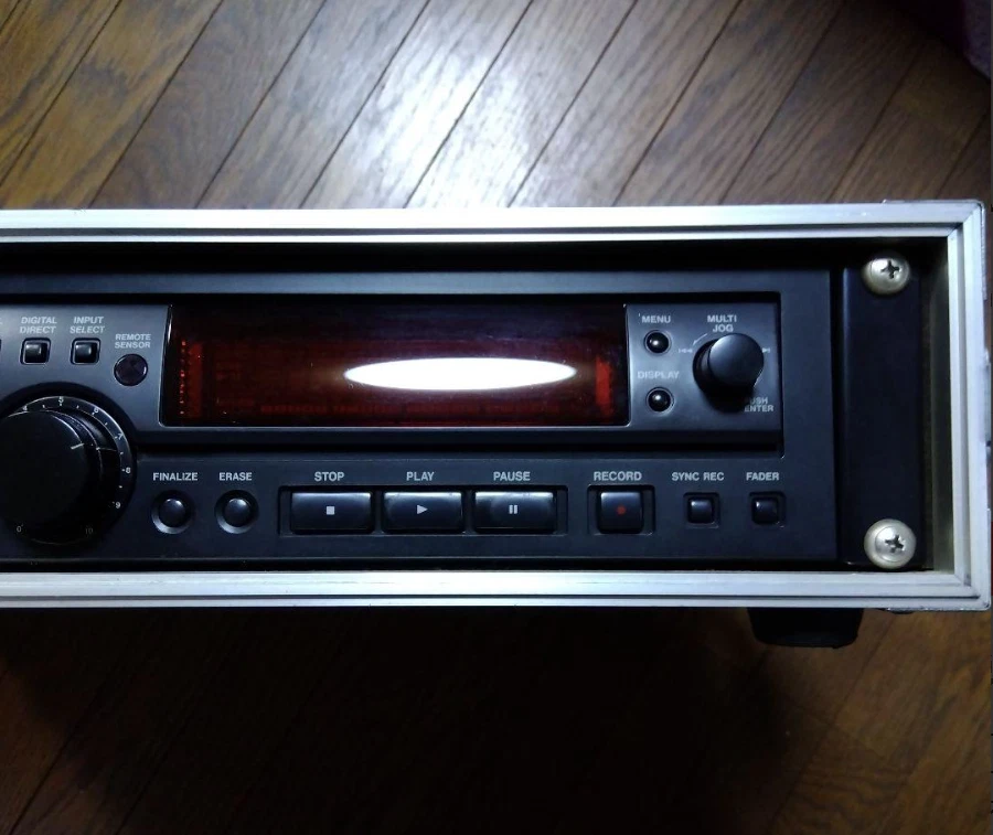 TASCAM CD-RW700 CD REWRITABLE RECORDER TEAC AC100V 50/60Hz 27W with Case - Image 3 of 4