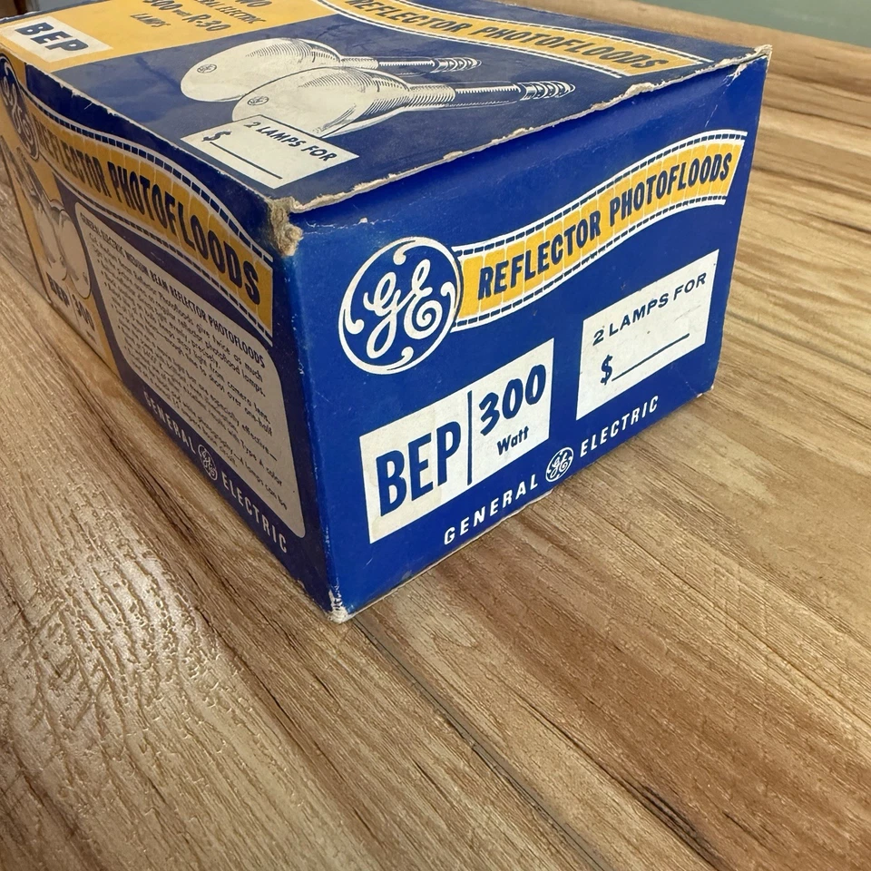 General Electric GE Reflector Photofloods 300W R 30 Lamps Bulbs Set of 2 - Image 4 of 4