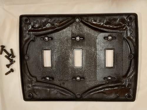 Vtg AMEROCK THE MONEREY COLLECTION ANTIQUE ENGLISH SWITCH PLATE & Screws 6284-AE - Picture 2 of 2
