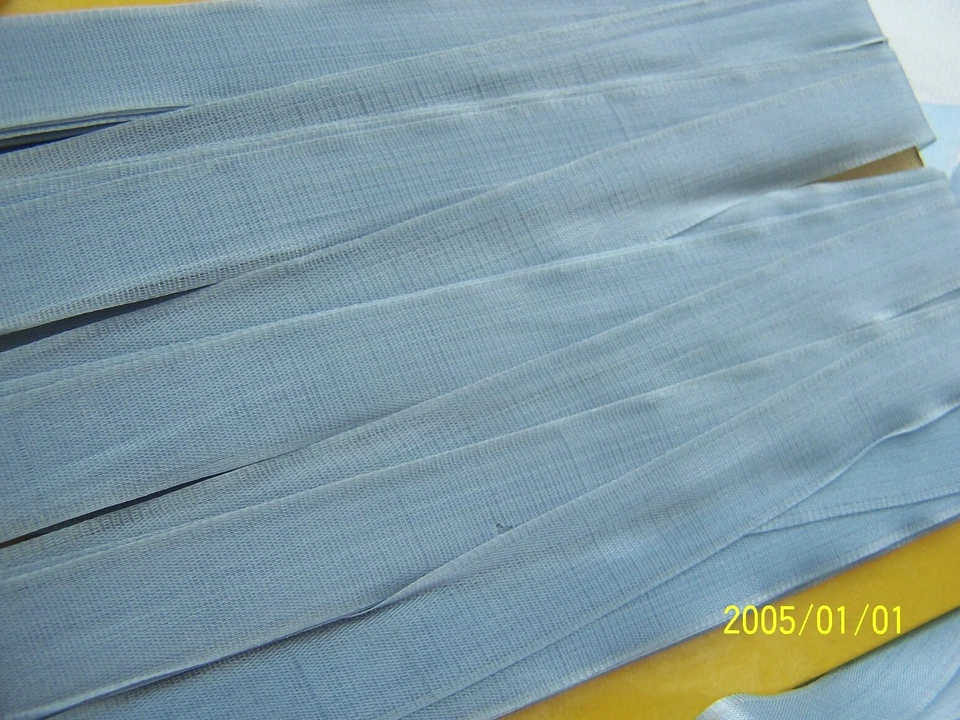 Ancien ruban en rayonne (soie). Couleur bleu ciel .  Vendu au mètre. Réf N°150 - Photo 4/4