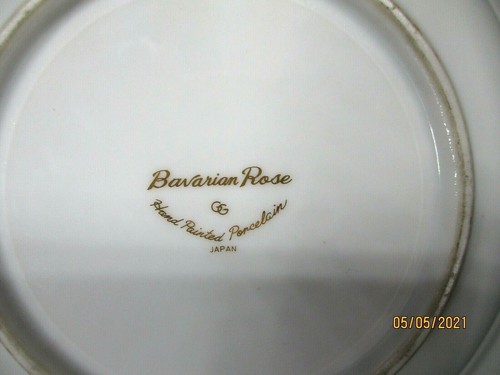 Rosa bávara pintada a mano porcelana verde pálido con bordes festoneados con rosas - Imagen 3 de 3