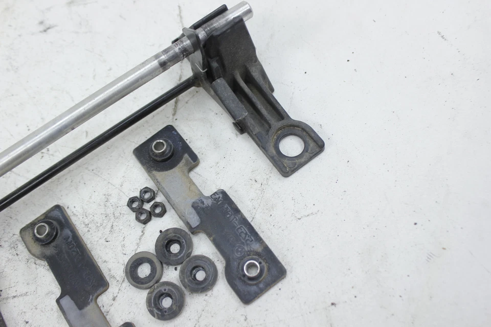 05-07 BMW R1200GS CONJUNTO DE BLOQUEO DE PESTILLO ASIENTO PASAJERO TRASERO Foto 3 de 4