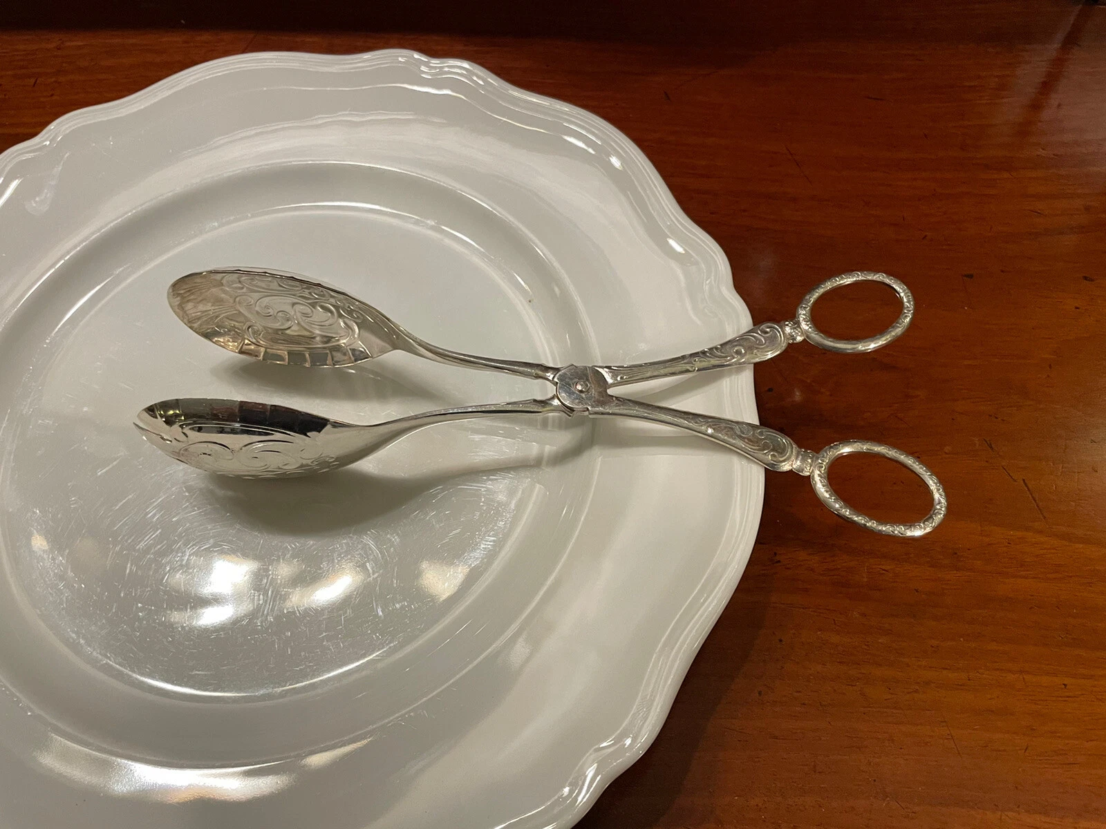 NICE OLDER ENGLISH SHEFFIELD GEORGIAN STYLE SILVER SERVING / SALAD TONGS SET
