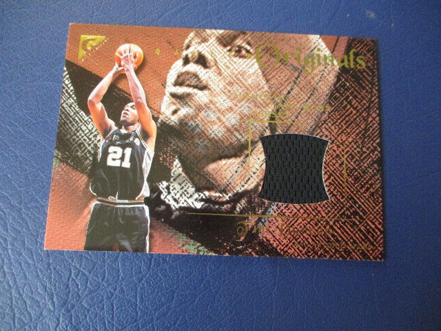 TIM DUNCAN GAME USED 2000-01 Topps Gallery #GO29 Originals Jerseys Patch