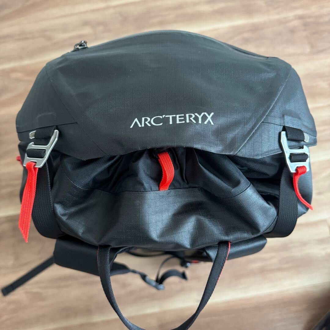 アークテリクス　ALPHA SK 32 Backpack Gear reviews | Arc'teryx Alpha SK 32 | PowderGuide