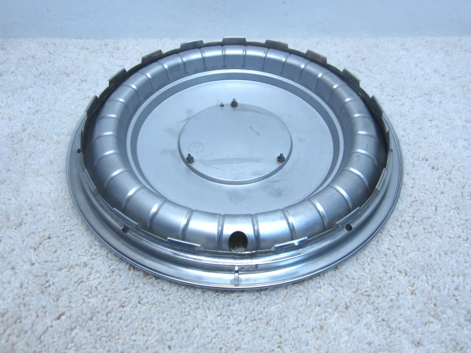 1986 - 1993 CADILLAC DEVILLE RWD OEM 15" CALOTA/TAMPA DE RODA 1638306 #2FL-9 - Imagem 3 de 3
